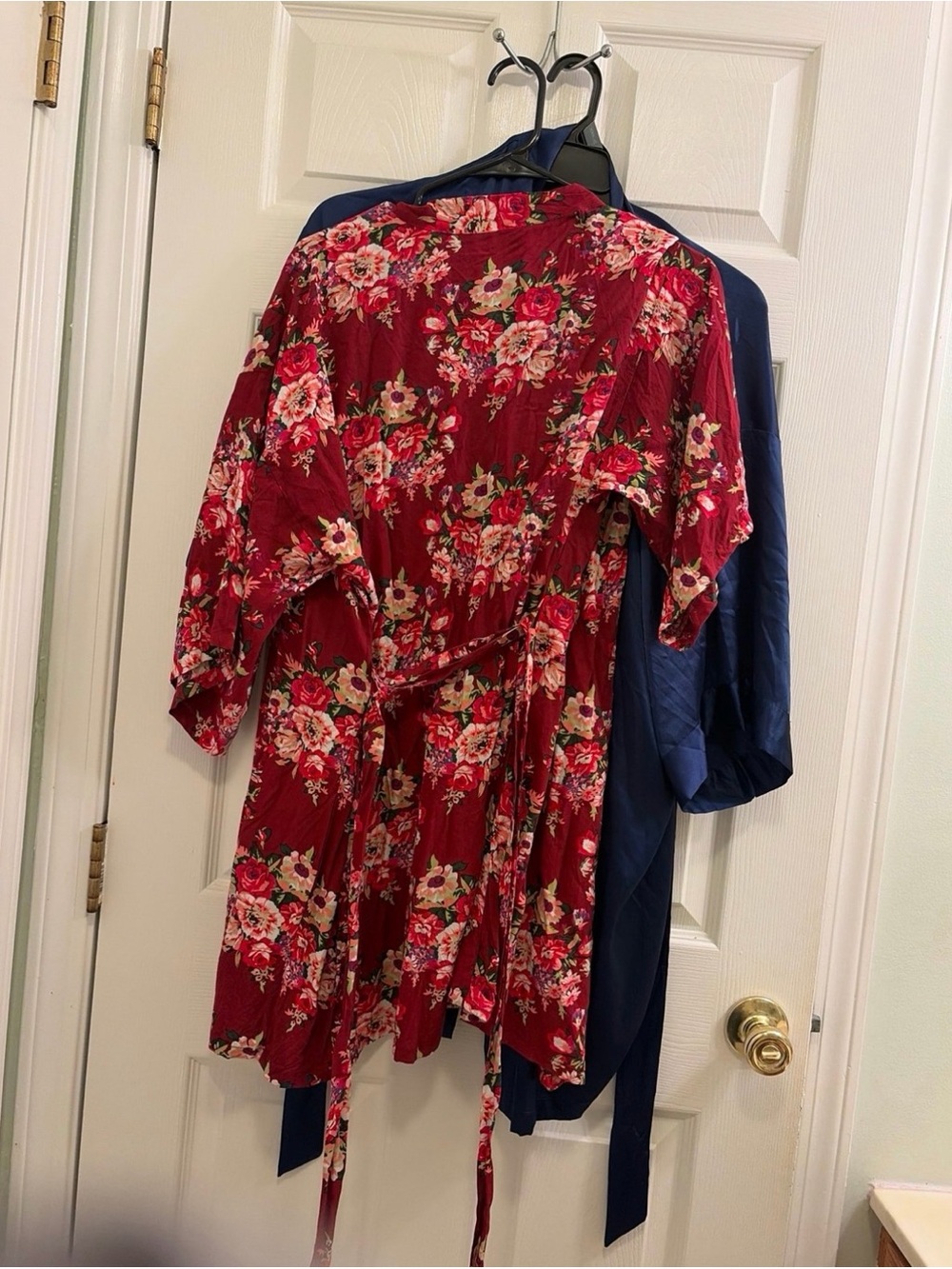 2 robes - Picture 4 of 7